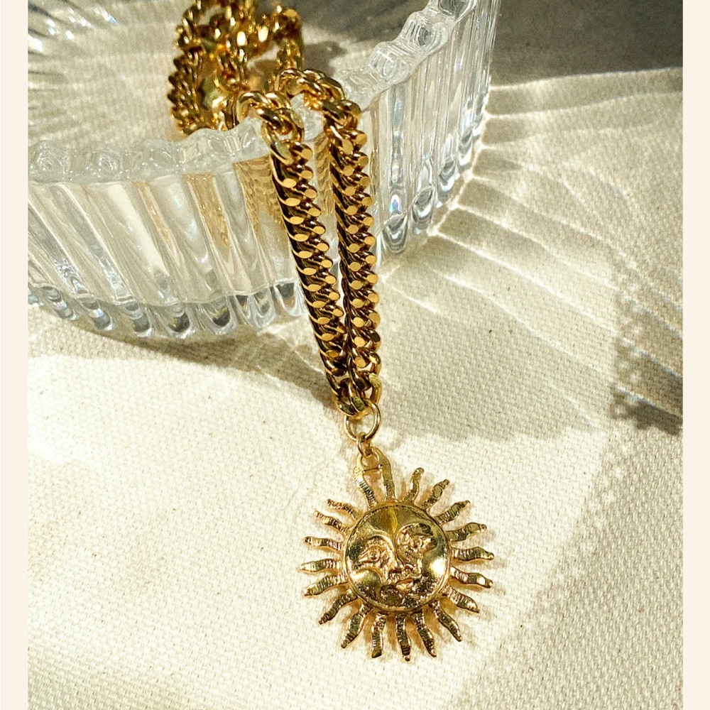 Dicembre veintinueve collection. Sol necklace